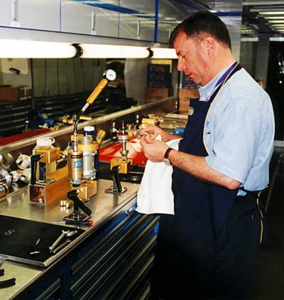 Jeff Reid rebuilding an Ohlins shock